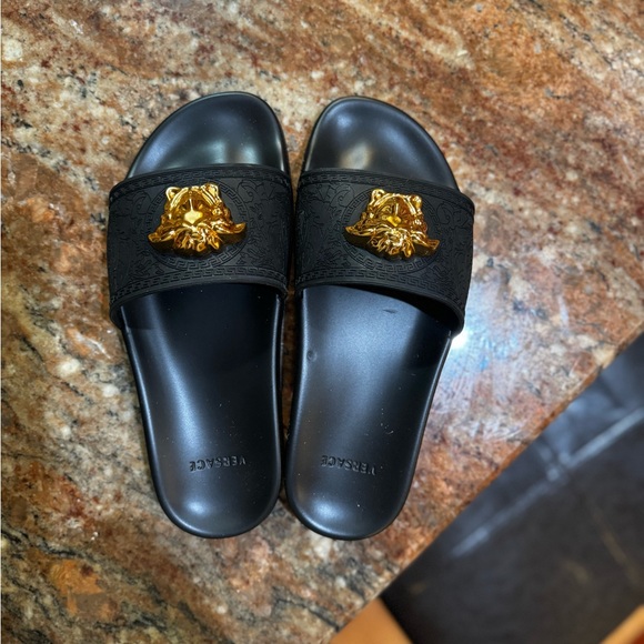 New without tags black Versace Slides Size 38 - Picture 1 of 4